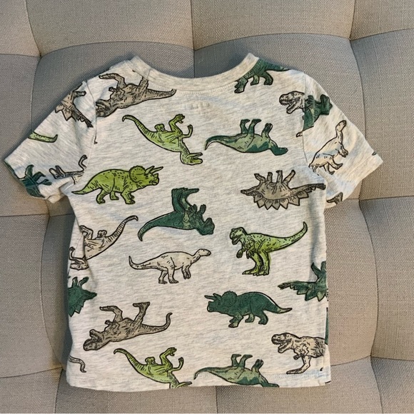 🚒Set of 3 Old Navy Tees🦖 - Picture 4 of 10